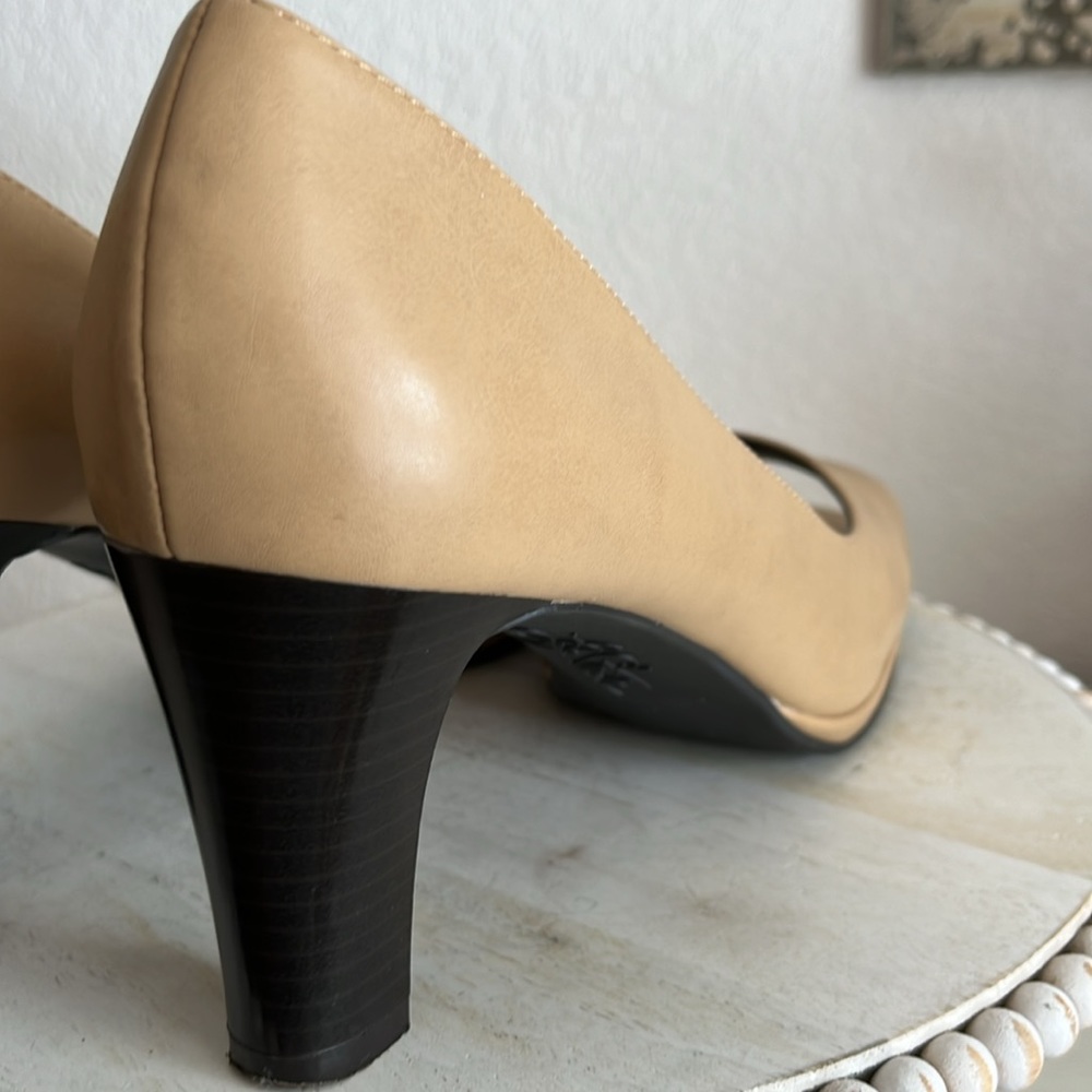 Life Stride City Open Toe Basic Pump Beige Euc Si… - image 5